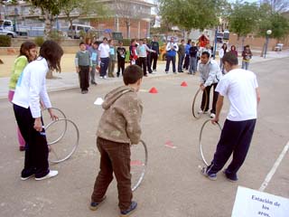 M�s de 600 escolares participan en una jornada de juegos populares y deportes alternativos